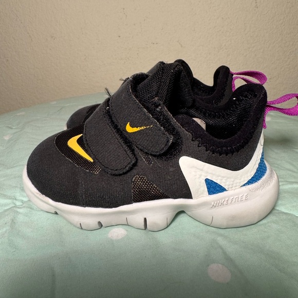 Nike Free RN Toddler Sneakers size 6 - Picture 9 of 16